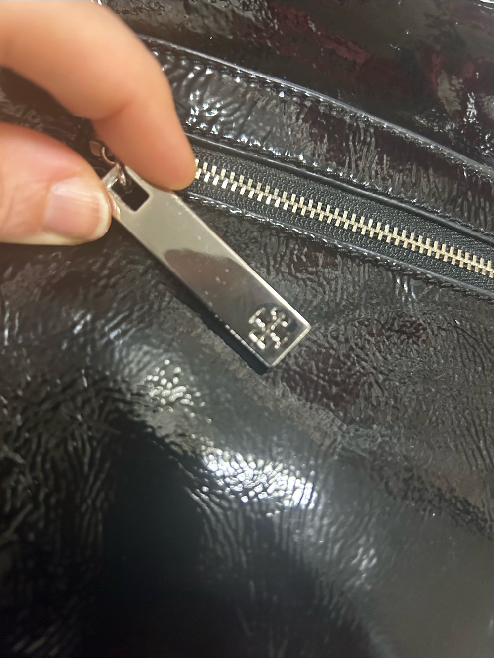 Tory Burch Black Patent Leather Logo Wristlet Clutch - Picture 4 of 14